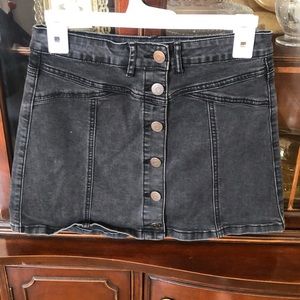 ✨3/$10✨ Black denim button up skirt